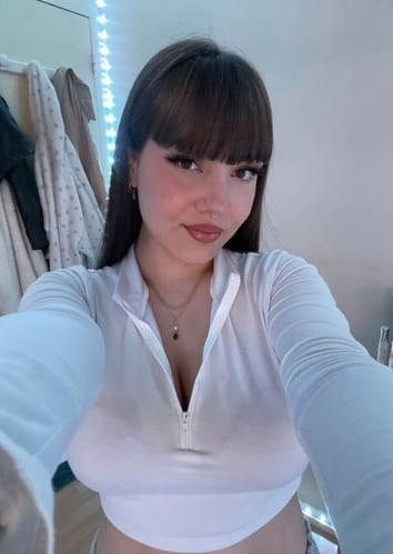 Chloé OnlyFans nuoret 4